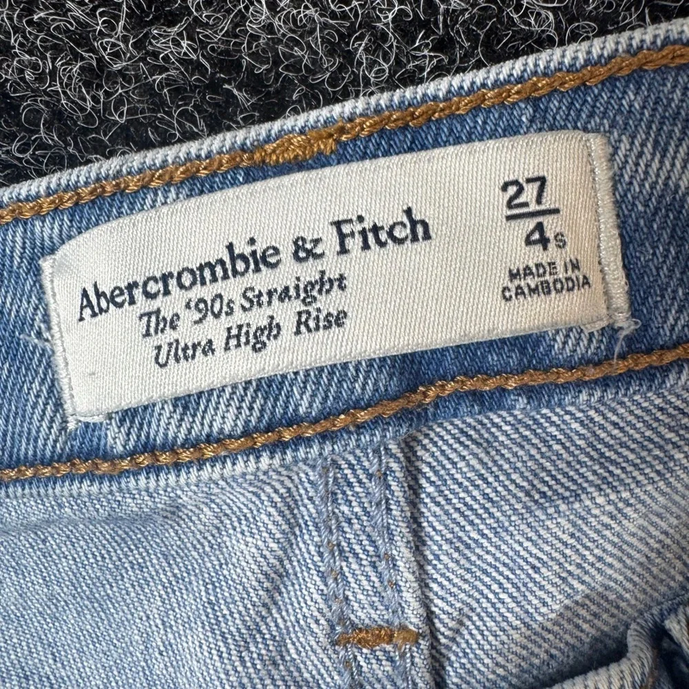 Abercrombie & Fitch The 90s Straight Ultra High Rise Jeans Light Wash 27 4S